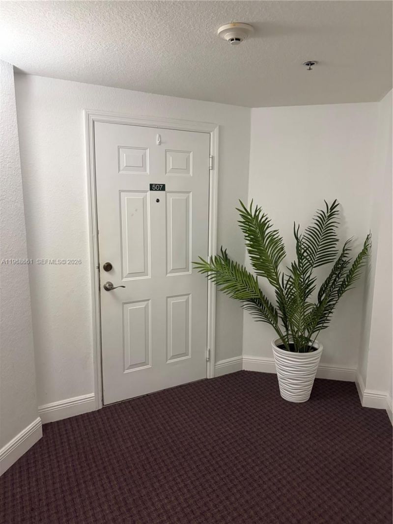 9300 Fontainebleau Blvd , Unit E507, Miami, FL 33172 Photo