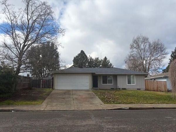 556 Glenn Way, Central Point, OR 97502