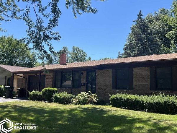 117 W Van Weiss Boulevard, West Burlington, IA 52655