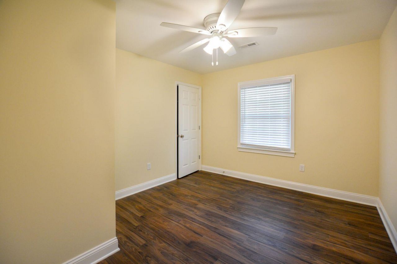 404 Rotherwood Drive Photo 11