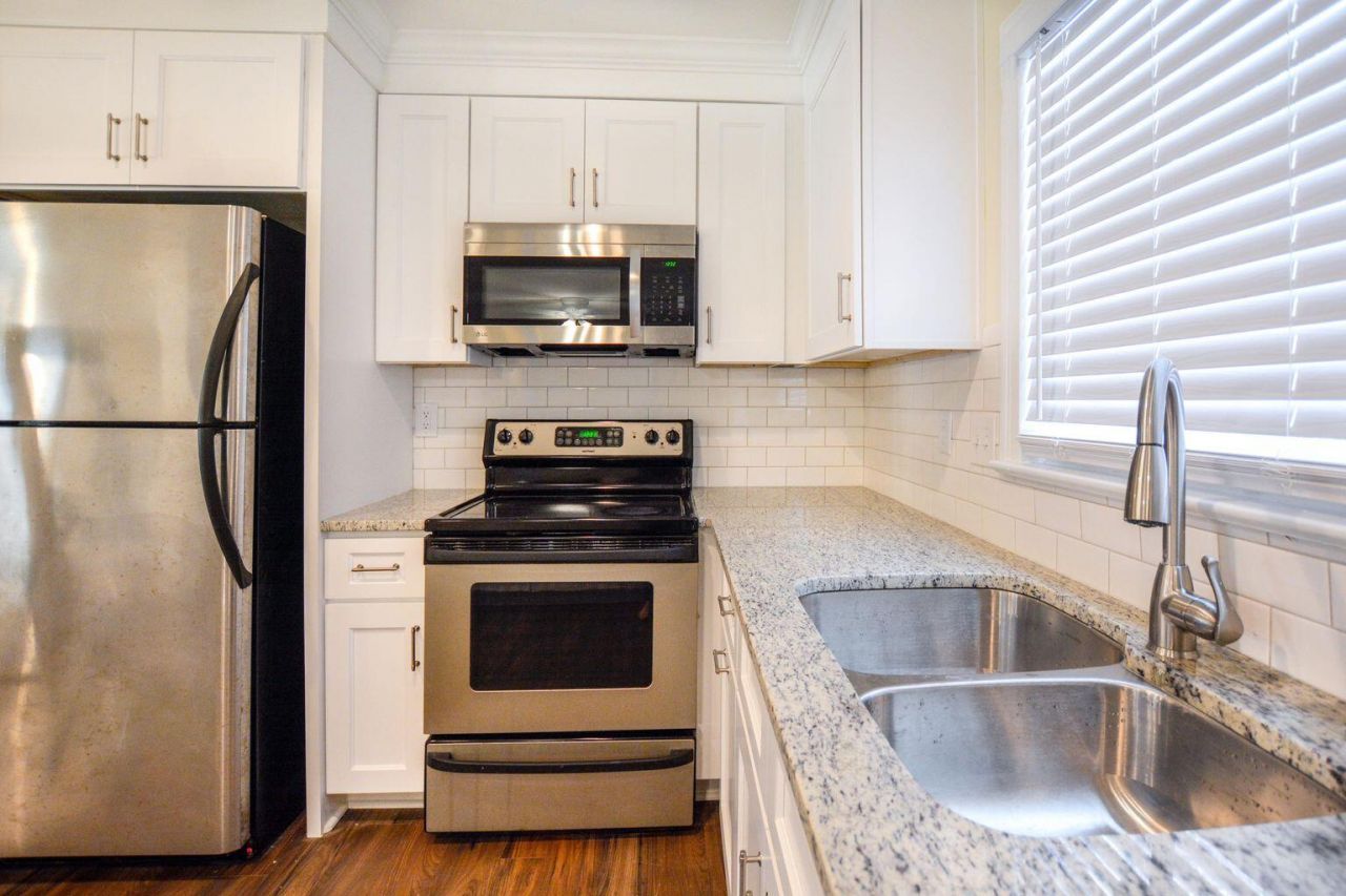 404 Rotherwood Drive Photo 4