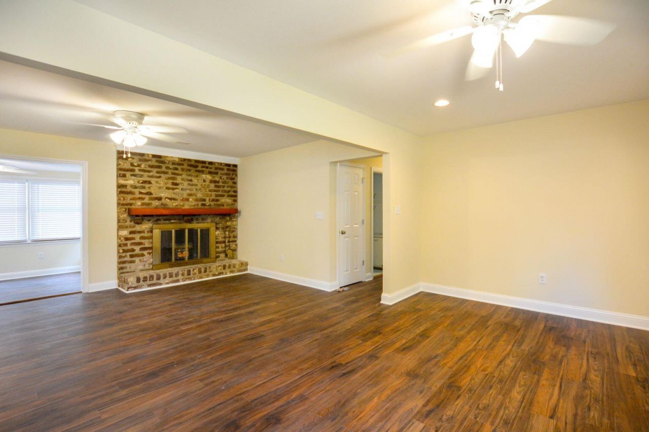 404 Rotherwood Drive Photo 6