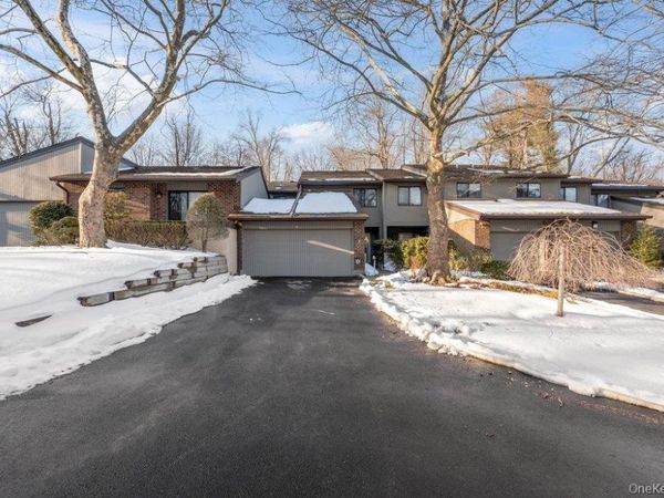 8 Wimbledon Court , Jericho, NY 11753