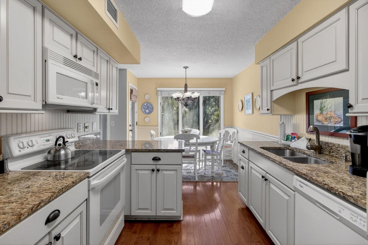 4763 Tennis Club Lane Photo 10