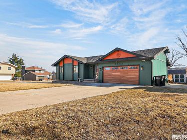 5055 S 161st Circle, Omaha, NE 68135