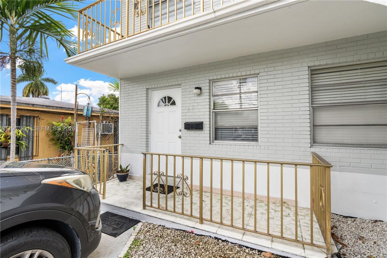 911 NW 22nd Pl, Miami, FL 33125 Photo