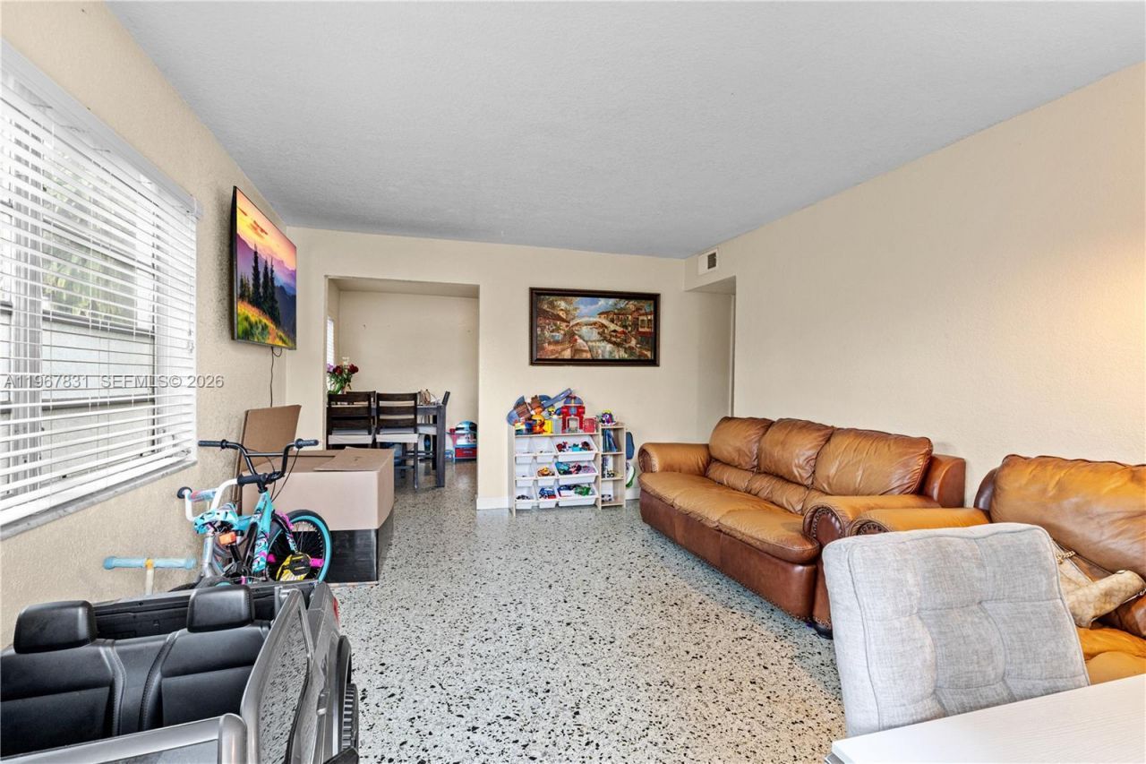 911 NW 22nd Pl, Miami, FL 33125 Photo