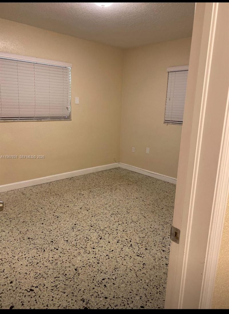 911 NW 22nd Pl, Miami, FL 33125 Photo