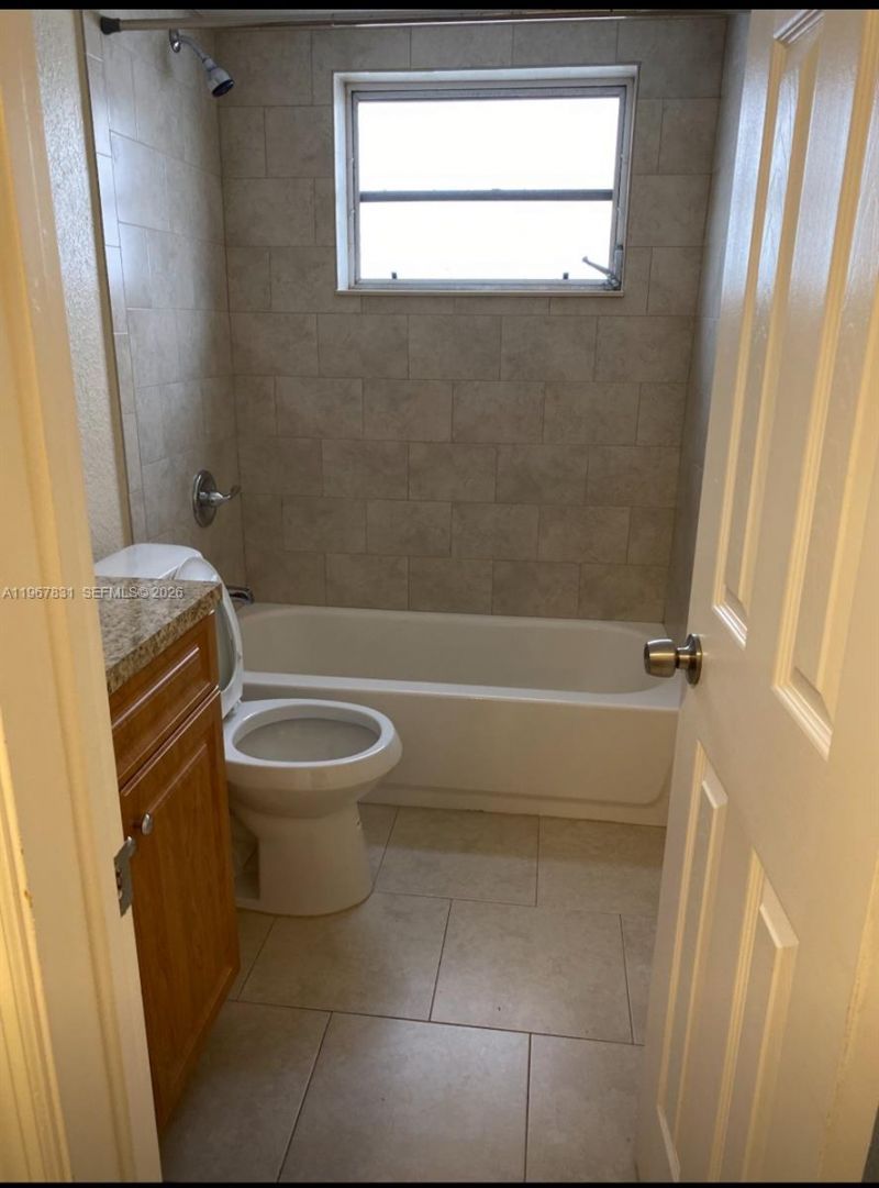 911 NW 22nd Pl, Miami, FL 33125 Photo