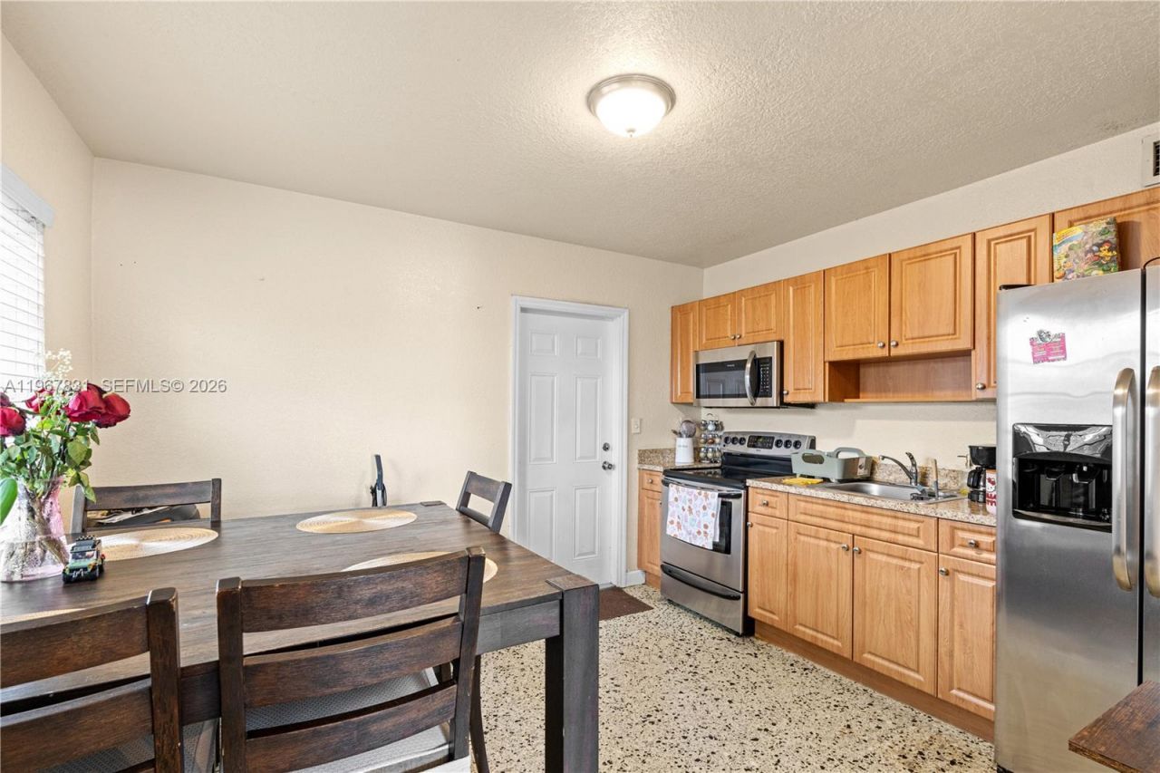 911 NW 22nd Pl, Miami, FL 33125 Photo