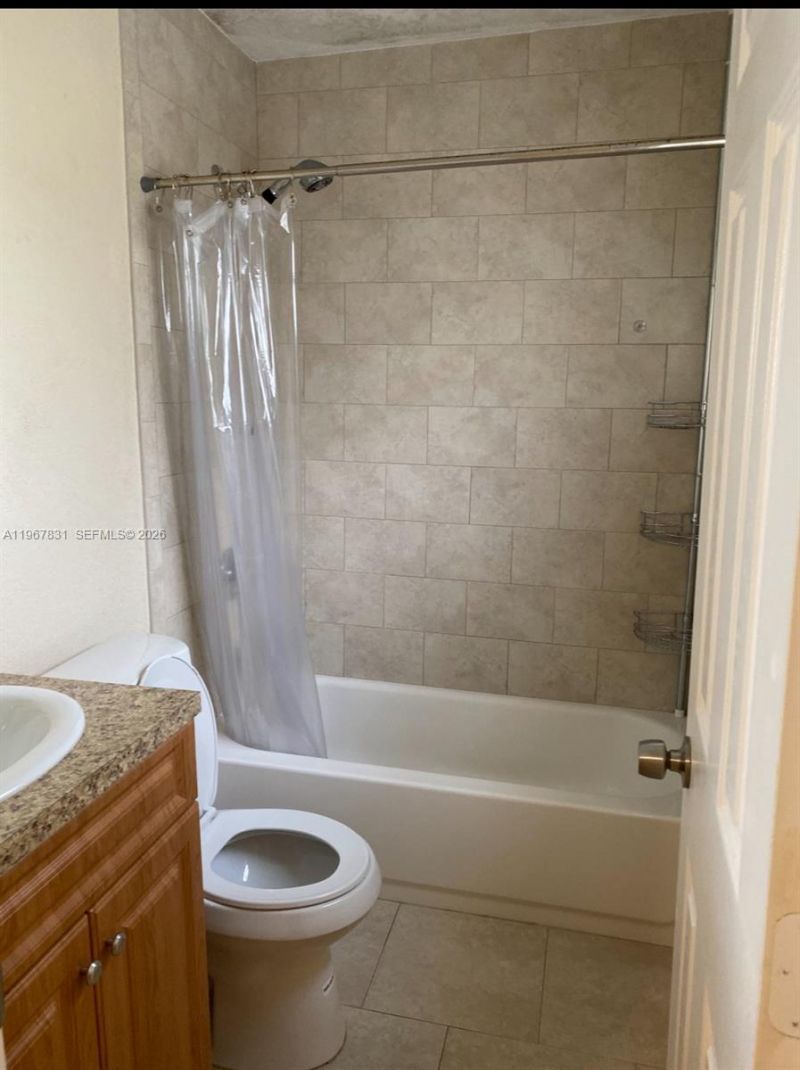 911 NW 22nd Pl, Miami, FL 33125 Photo