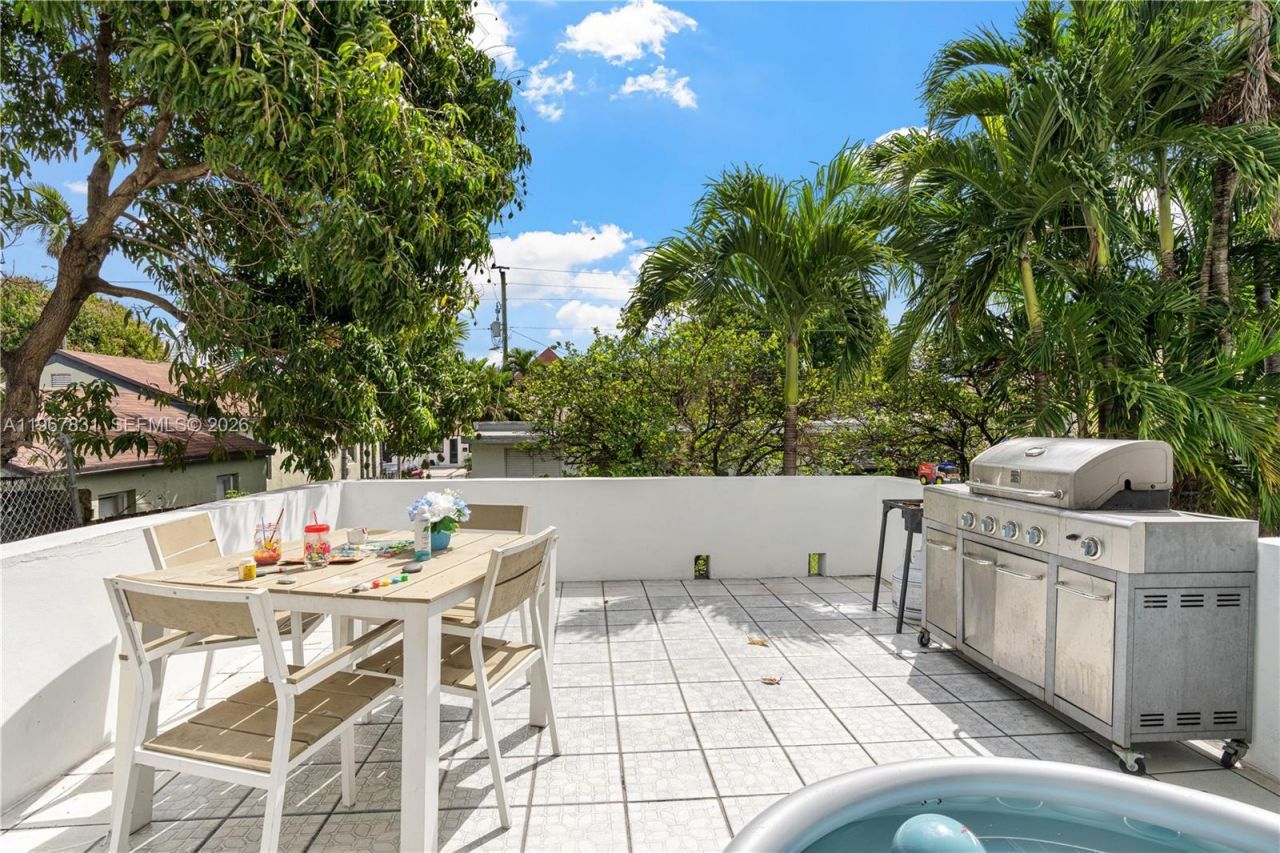 911 NW 22nd Pl, Miami, FL 33125 Photo