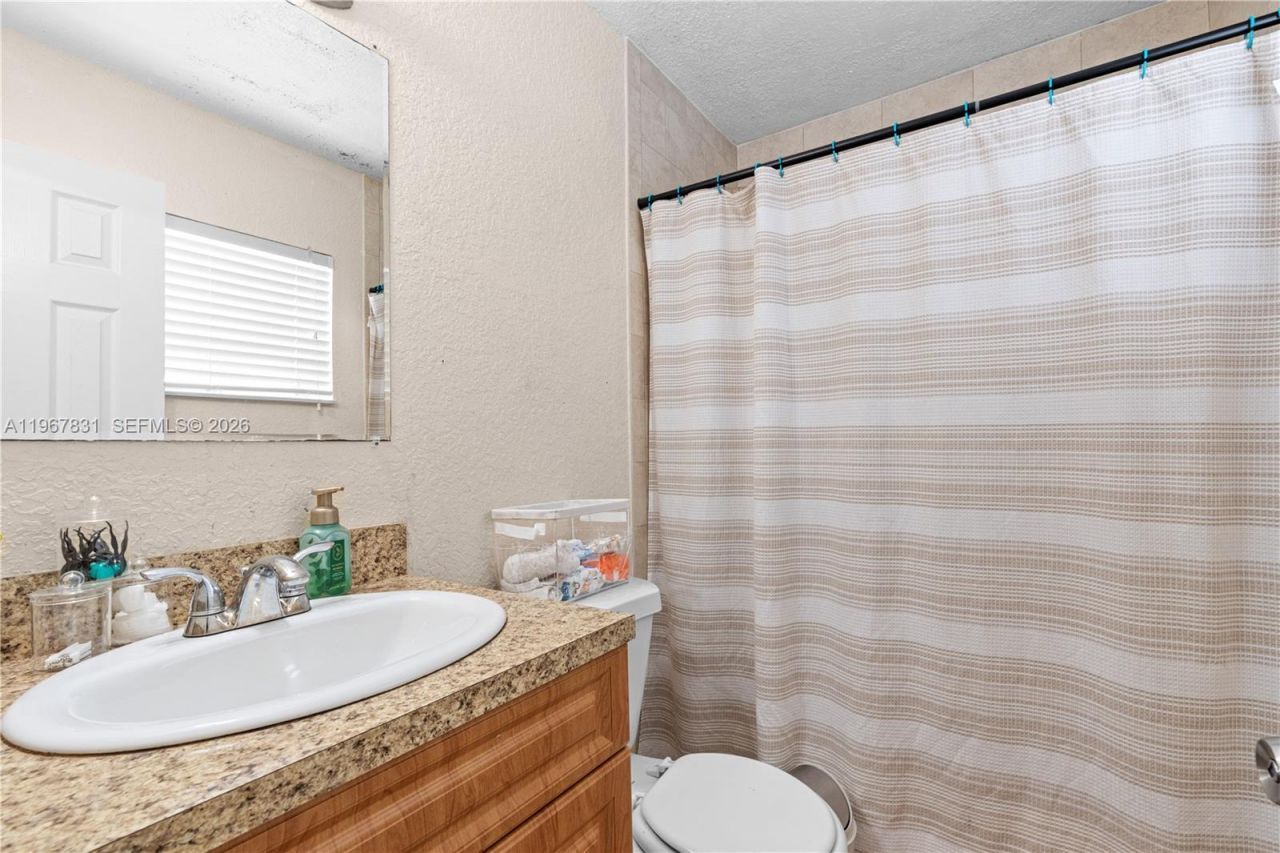 911 NW 22nd Pl, Miami, FL 33125 Photo