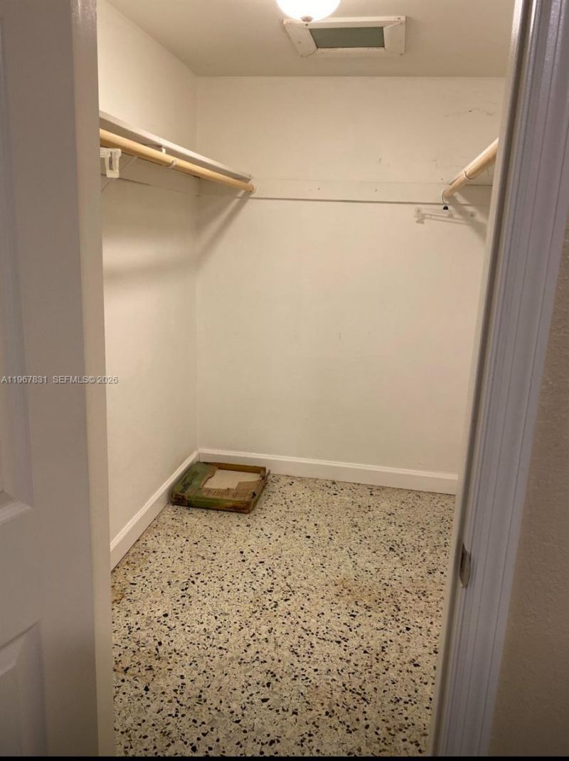 911 NW 22nd Pl, Miami, FL 33125 Photo