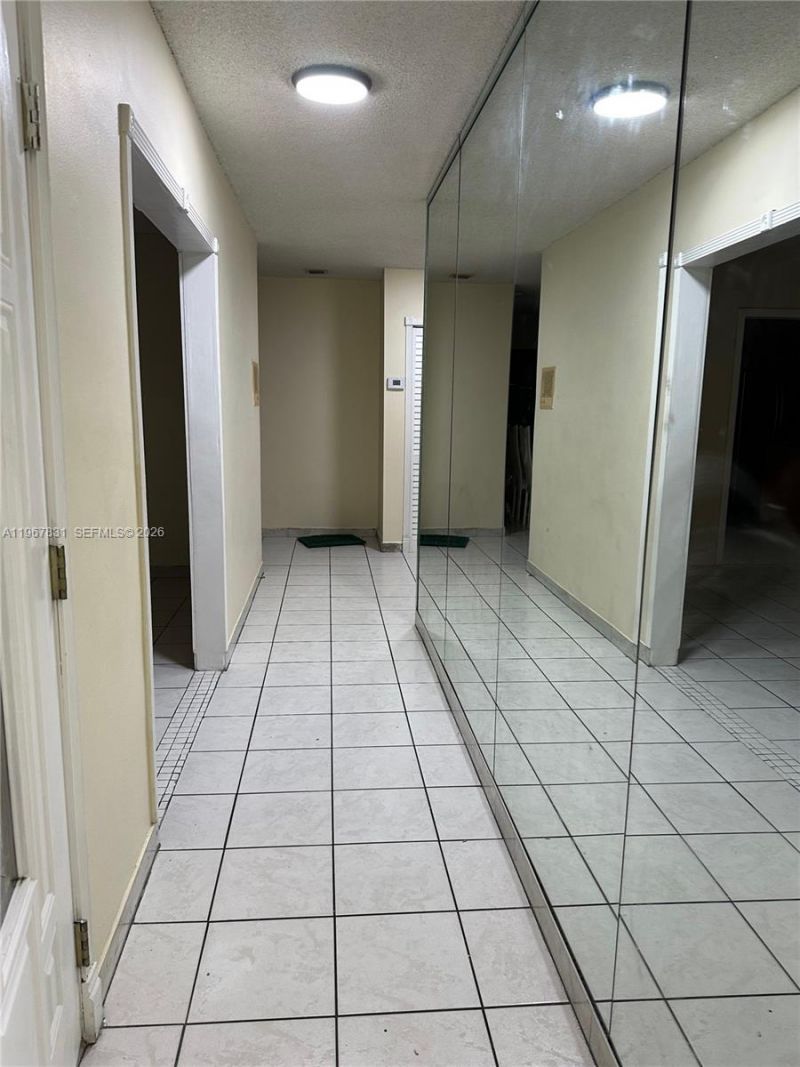 911 NW 22nd Pl, Miami, FL 33125 Photo