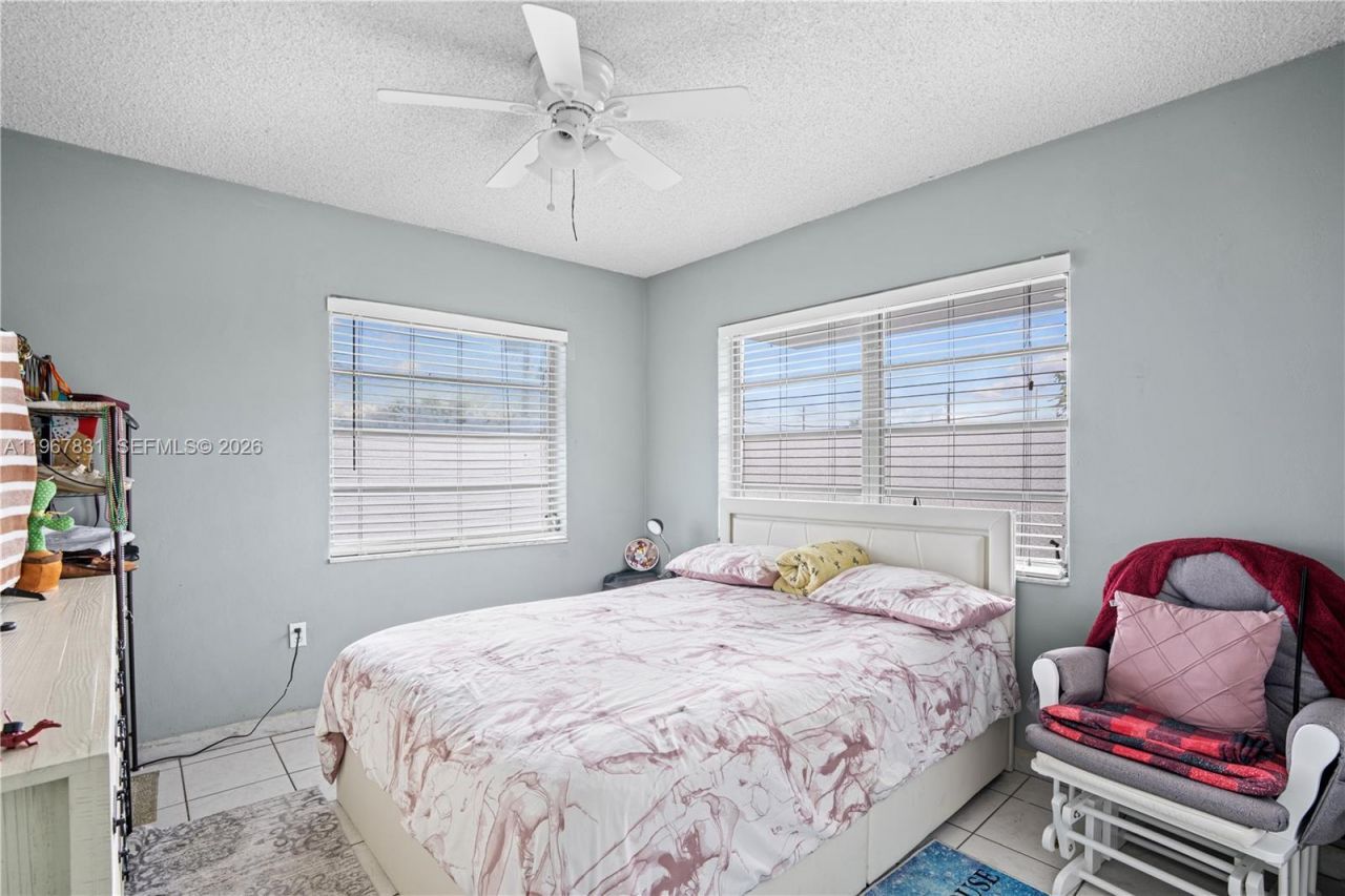 911 NW 22nd Pl, Miami, FL 33125 Photo