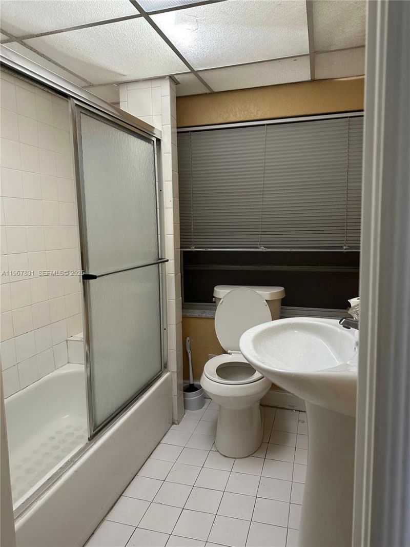 911 NW 22nd Pl, Miami, FL 33125 Photo