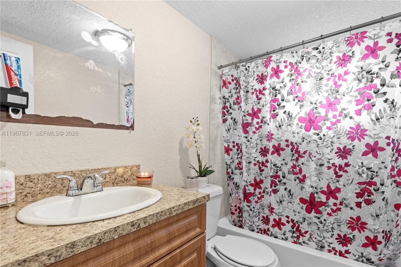 911 NW 22nd Pl, Miami, FL 33125 Photo