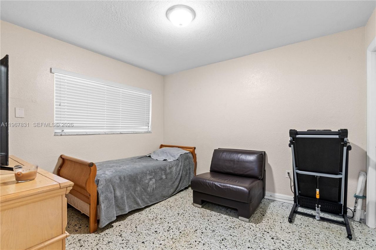 911 NW 22nd Pl, Miami, FL 33125 Photo