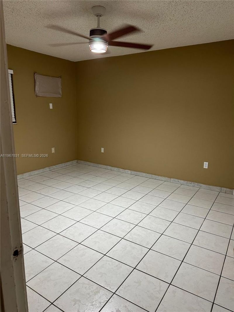 911 NW 22nd Pl, Miami, FL 33125 Photo