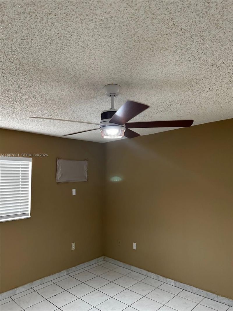 911 NW 22nd Pl, Miami, FL 33125 Photo