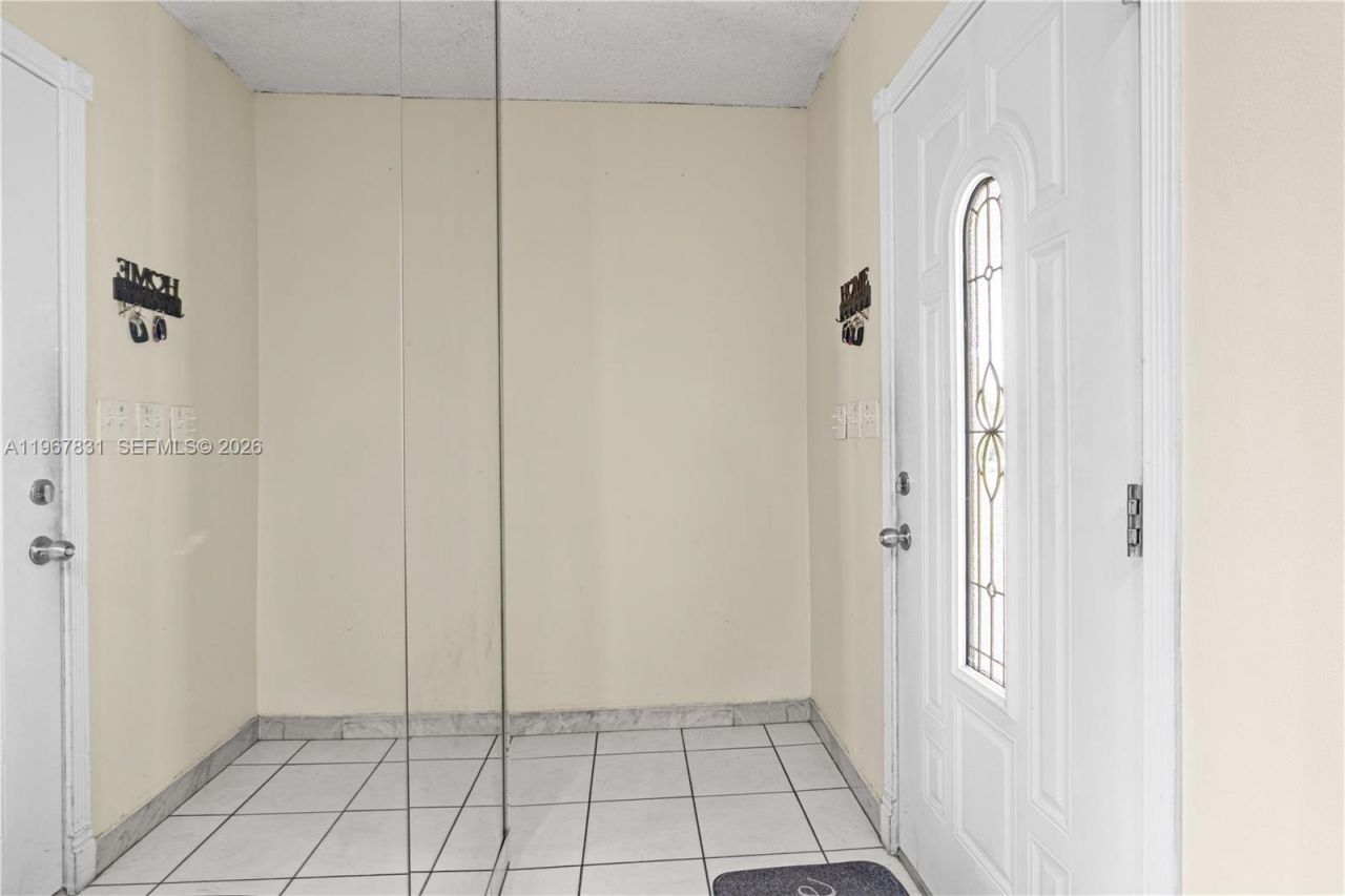 911 NW 22nd Pl, Miami, FL 33125 Photo