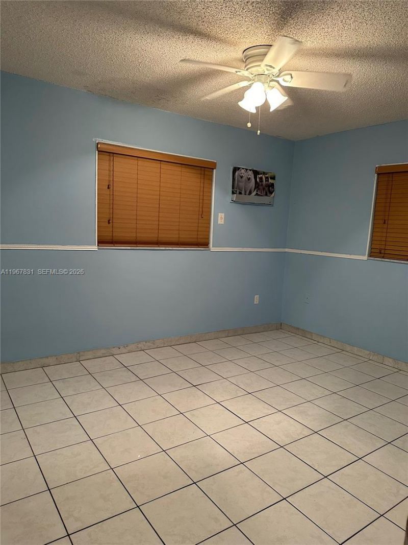 911 NW 22nd Pl, Miami, FL 33125 Photo