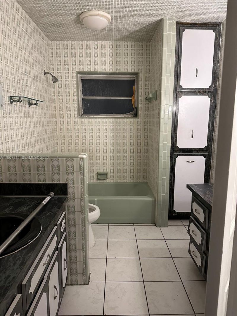 911 NW 22nd Pl, Miami, FL 33125 Photo