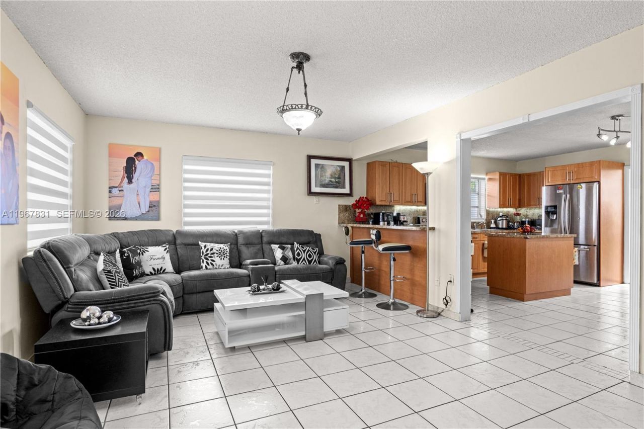 911 NW 22nd Pl, Miami, FL 33125 Photo