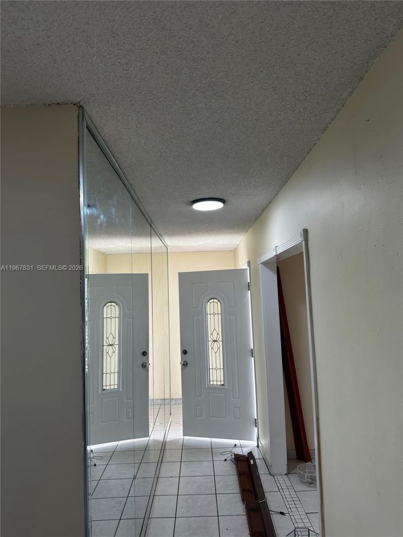 911 NW 22nd Pl, Miami, FL 33125 Photo
