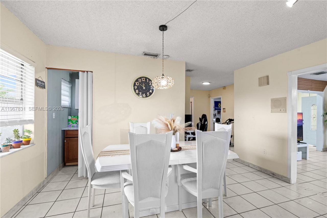 911 NW 22nd Pl, Miami, FL 33125 Photo