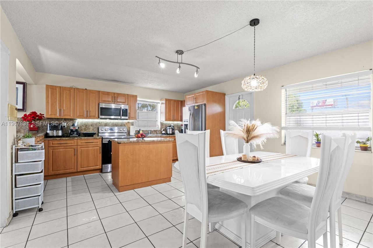 911 NW 22nd Pl, Miami, FL 33125 Photo