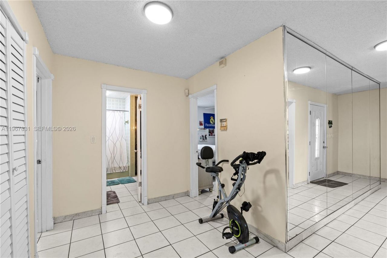 911 NW 22nd Pl, Miami, FL 33125 Photo