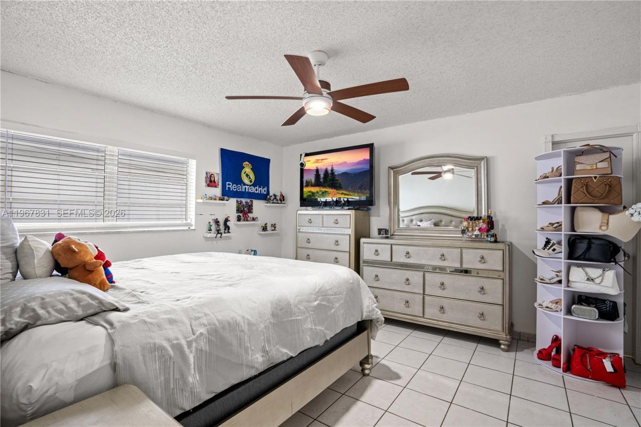 911 NW 22nd Pl, Miami, FL 33125 Photo