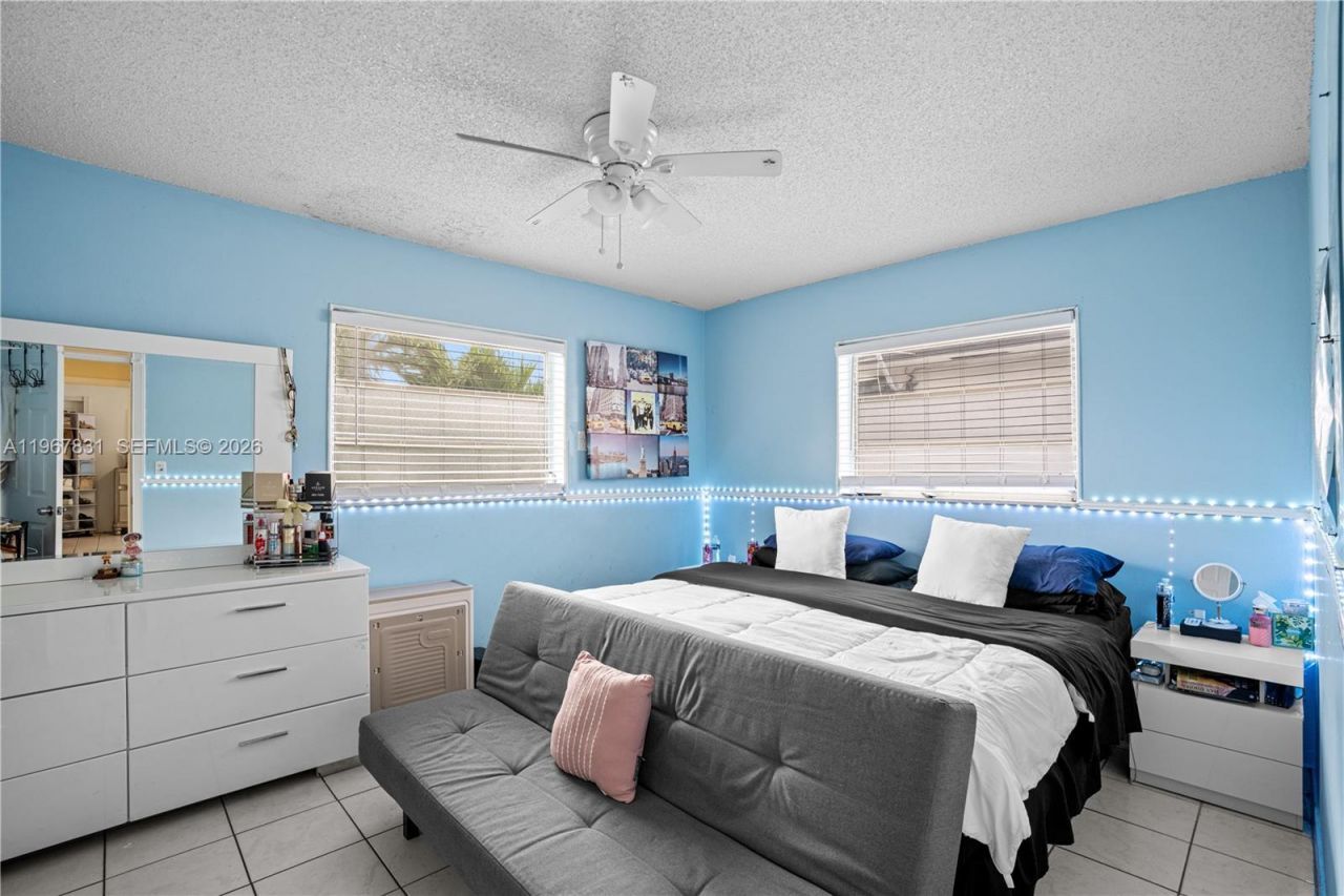 911 NW 22nd Pl, Miami, FL 33125 Photo