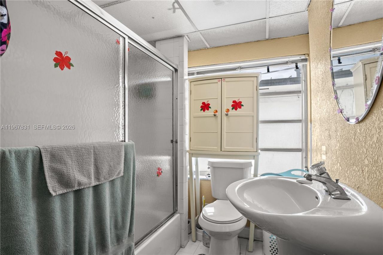 911 NW 22nd Pl, Miami, FL 33125 Photo