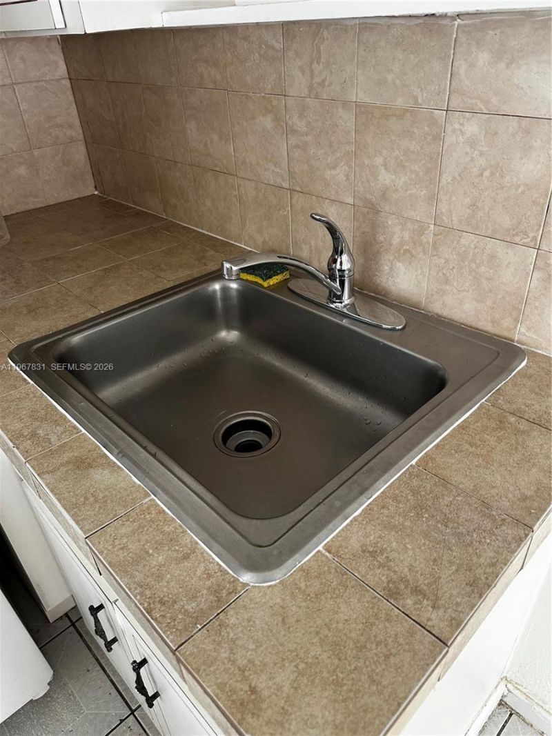 911 NW 22nd Pl, Miami, FL 33125 Photo