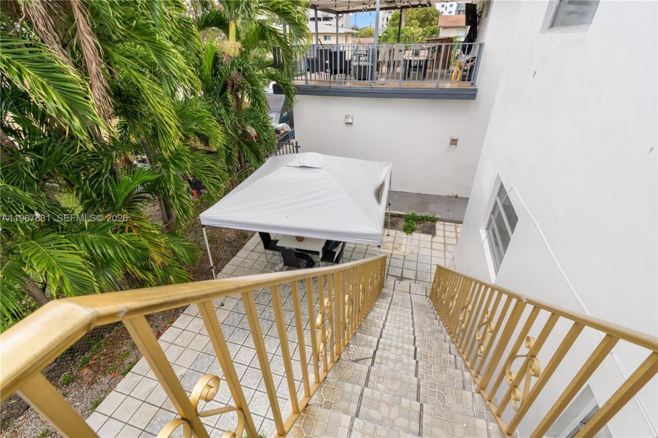 911 NW 22nd Pl, Miami, FL 33125 Photo