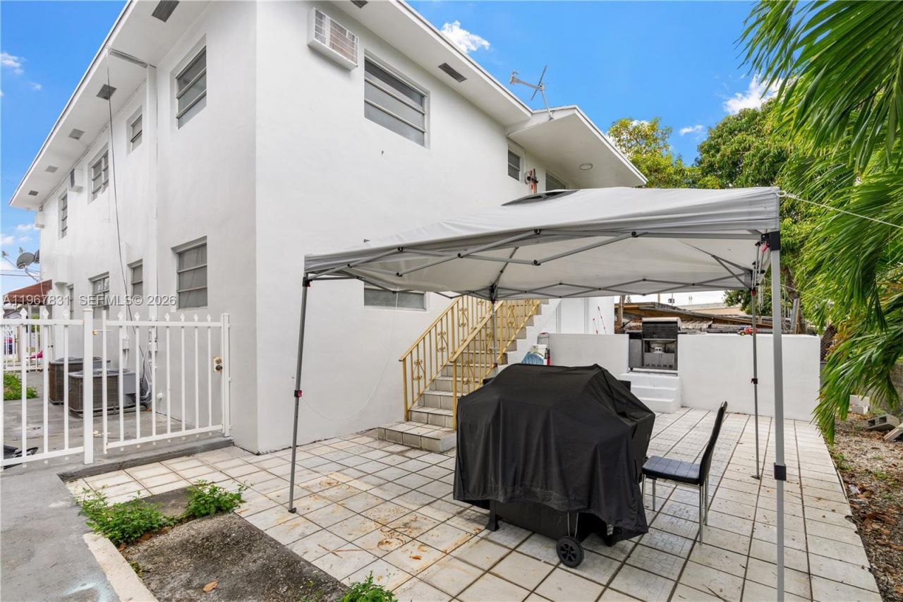 911 NW 22nd Pl, Miami, FL 33125 Photo