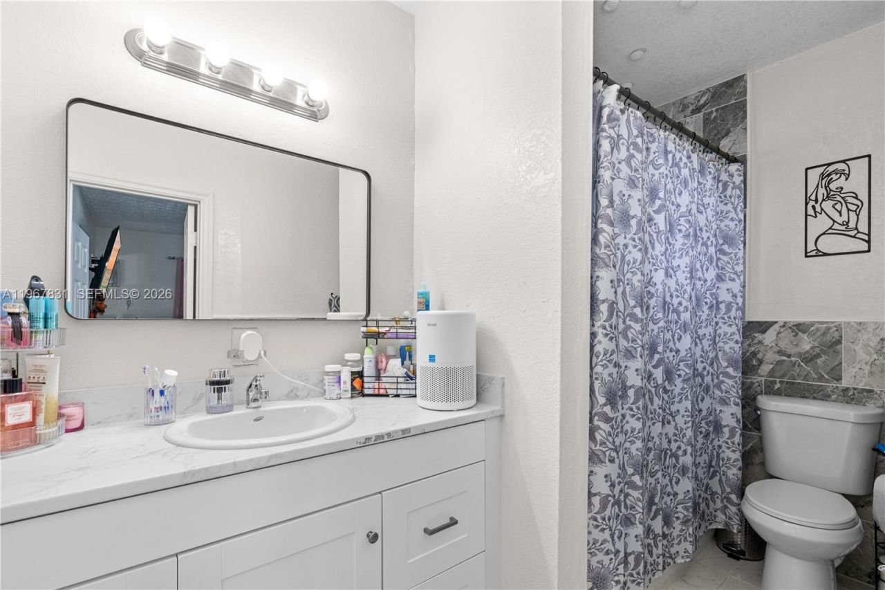 911 NW 22nd Pl, Miami, FL 33125 Photo