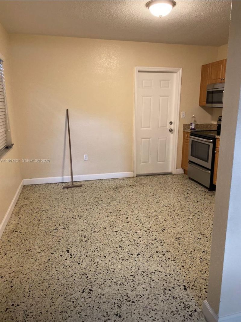 911 NW 22nd Pl, Miami, FL 33125 Photo