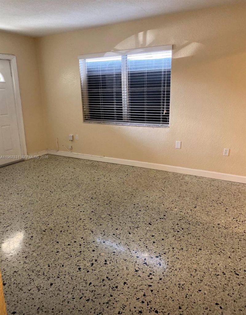 911 NW 22nd Pl, Miami, FL 33125 Photo