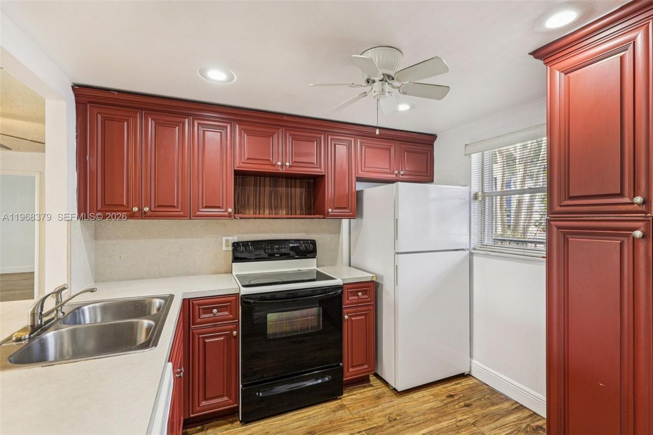 3220 Holiday Springs Blvd, Unit 1-102, Margate, FL 33063 Photo