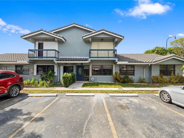 10908 NW 7th St, Unit 403, Miami, FL 33172