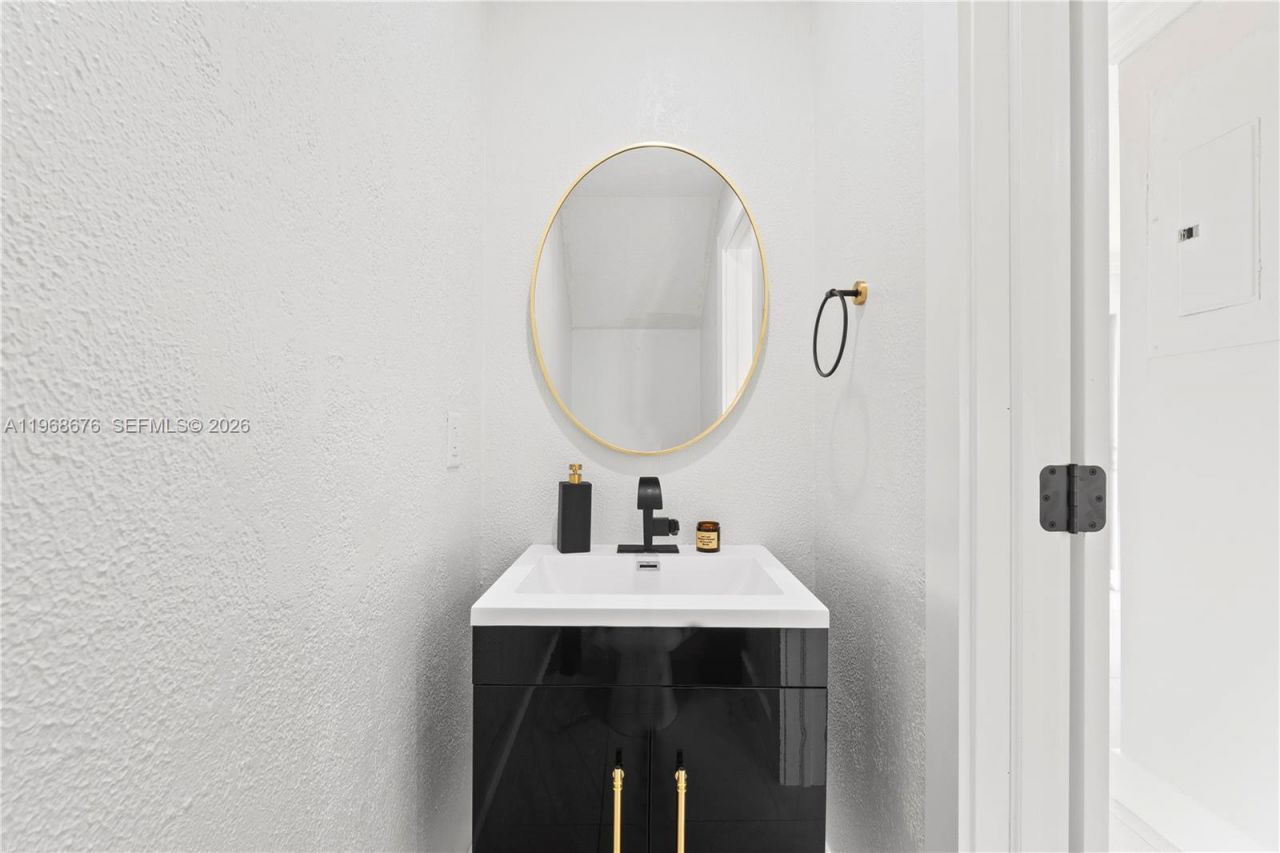 10908 NW 7th St, Unit 403, Miami, FL 33172 Photo