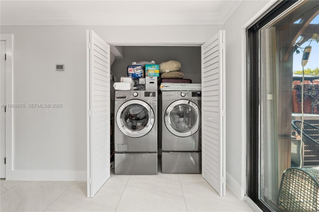 10908 NW 7th St, Unit 403, Miami, FL 33172 Photo