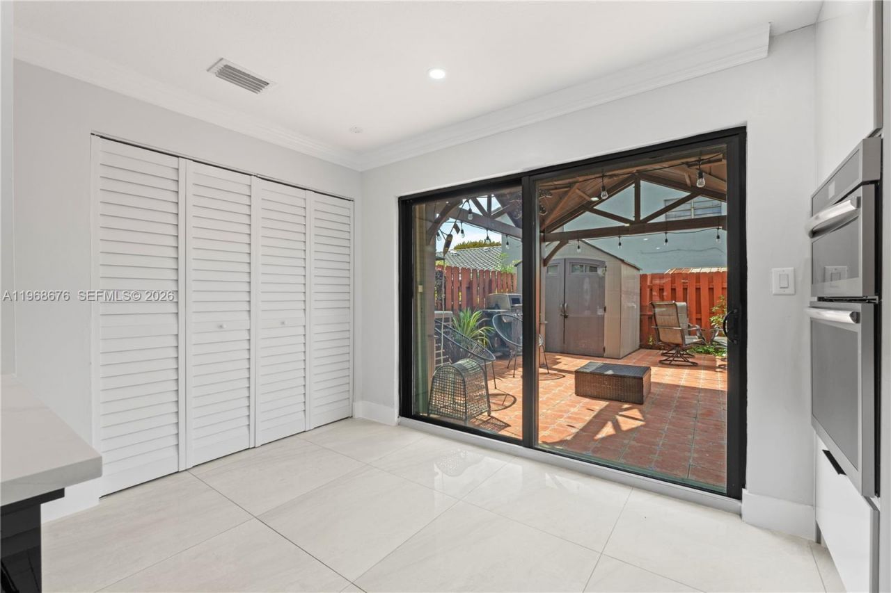 10908 NW 7th St, Unit 403, Miami, FL 33172 Photo