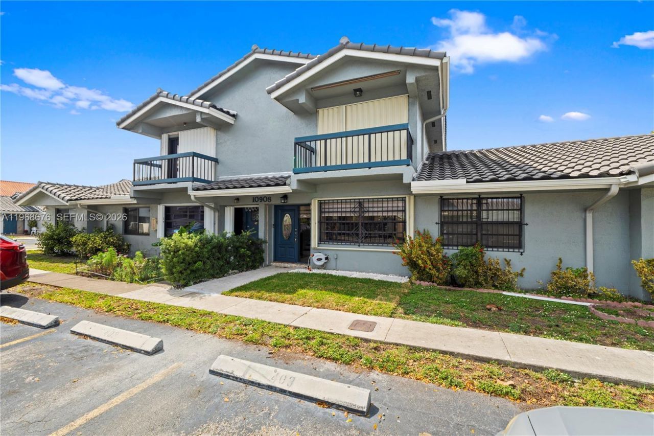 10908 NW 7th St, Unit 403, Miami, FL 33172 Photo