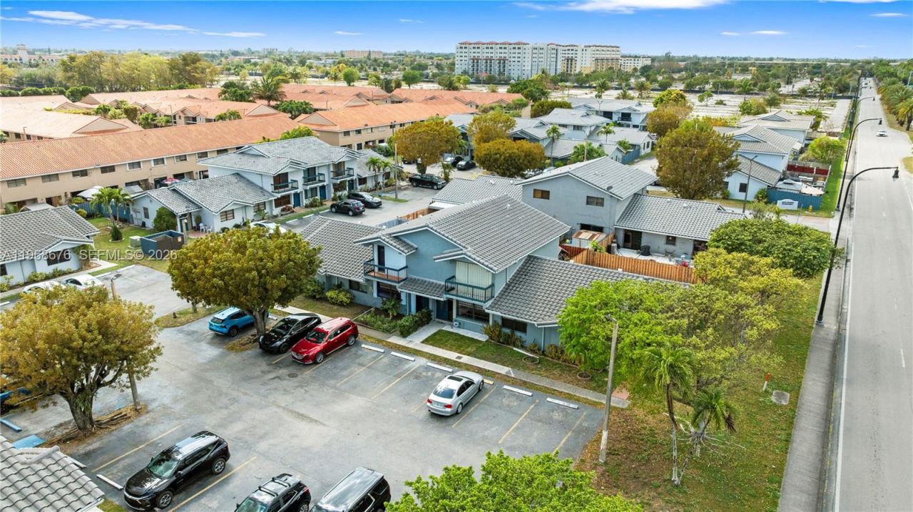 10908 NW 7th St, Unit 403, Miami, FL 33172 Photo