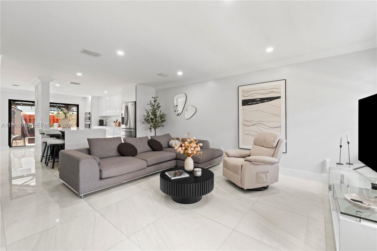 10908 NW 7th St, Unit 403, Miami, FL 33172 Photo